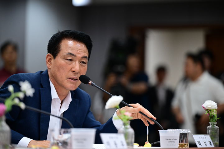 [논산=뉴시스]백성현 논산시장이 9일 충남도 지방회의에서 활룡재 터널공사와 관련해 발언하고 있다. (사진=논산시 제공) 2025. 07. 09 photo@newsis.com *재판매 및 DB 금지