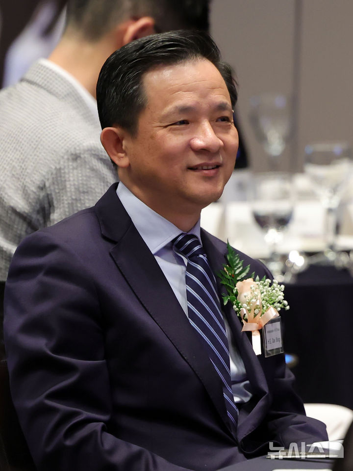 [서울=뉴시스] 홍효식 기자 = 다이빙 주한중국대사가 9일 서울 중구 프레스센터에서 열린 한국외국어신문협회 창립 10주년 기념식에 참석해 있다. 2025.07.09. yesphoto@newsis.com