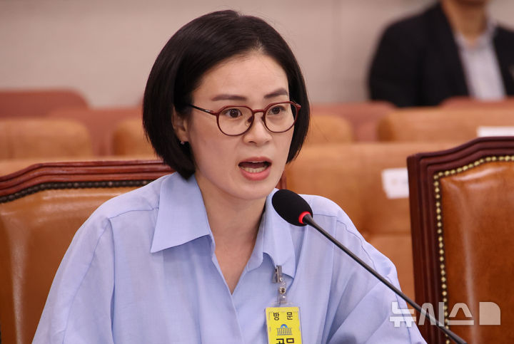 [서울=뉴시스] 김금보 기자 = 김예원 변호사가 9일 서울 여의도 국회에서 열린 법제사법위원회 전체회의 '검찰개혁 4법(검찰청 폐지법, 공소청 설치법, 중대범죄수사청 설치법, 국가수사위원회법)' 관련 공청회에서 진술인 발언을 하고 있다. 2025.07.09. kgb@newsis.com