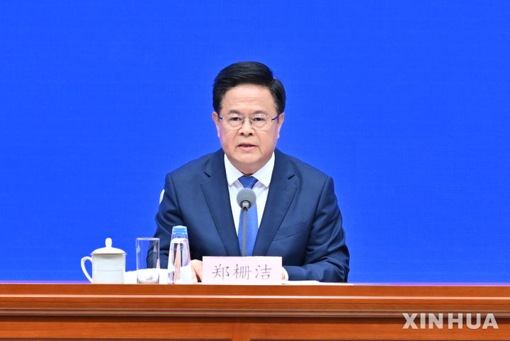 [베이징=신화/뉴시스] 정산제 국가발전개혁위원회(NDRC) 주임이 9일 베이징에서 열린 '제14차 5개년 계획' 성과 발표 기자회견에서 발언하고 있다. 2025.07.09