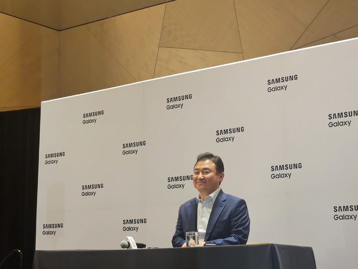 [뉴욕=뉴시스] 박은비 기자 = 노태문 삼성전자 DX부문장 직무대행(사장)이 9일(현지 시간) 미국 뉴욕에서 갤럭시 언팩 2025 행사 직후 국내 기자간담회를 진행하고 있다. 2025.07.09. silverline@newsis.com *재판매 및 DB 금지