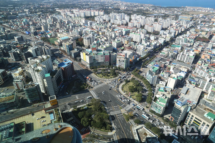 [제주=뉴시스] 우장호 기자 = 제주시 노형오거리 모습. (사진=뉴시스DB) woo1223@newsis.com *재판매 및 DB 금지