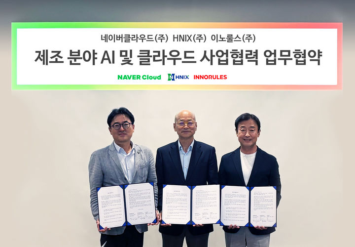 이노룰스는 10일 HNIX·네이버클라우드와 산업별 AX(인공지능 전환) 추진을 위한 3자 업무협약(MOU)을 체결했다고 밝혔다. 사진은 왼쪽부터 임태건 네이버클라우드 전무, 차동원 HNIX 대표, 장인수 이노룰스 대표. (사진=이노룰스) *재판매 및 DB 금지