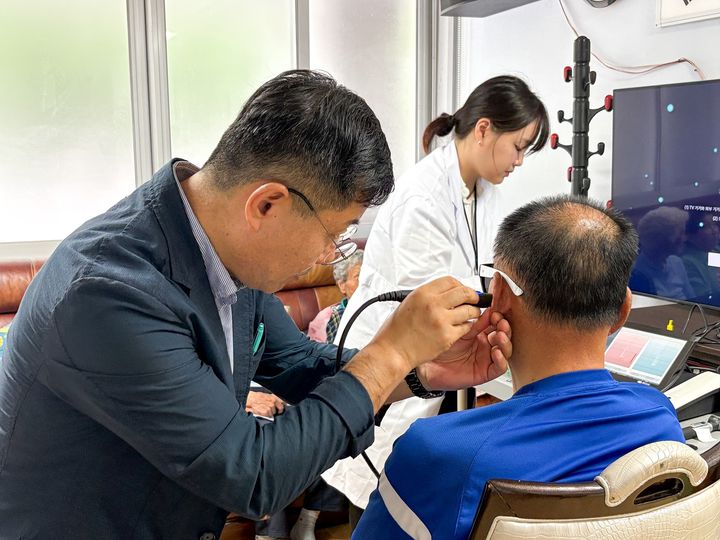 [대전=뉴시스] 우송대 언어치료·청각재활학과 봉사활동 모습. (사진=우송대 제공) *재판매 및 DB 금지