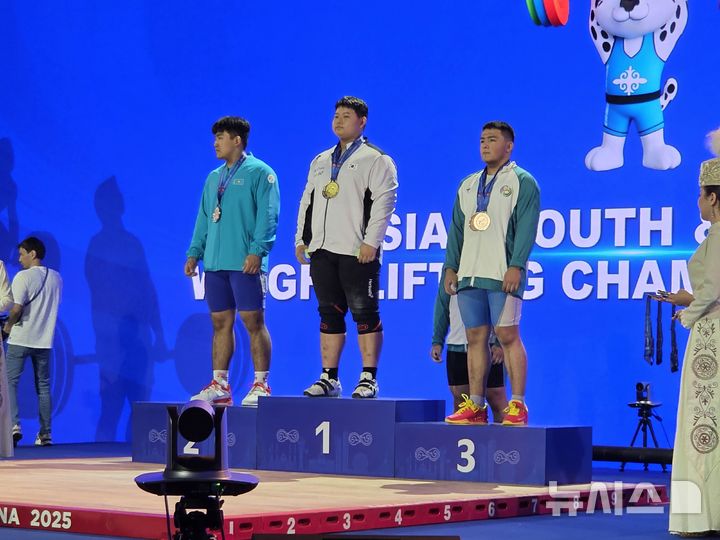 [서울=뉴시스]역도 김인혁, 아시아유소년선수권 남자 최중량급 우승. (사진=대한역도연맹 제공)
