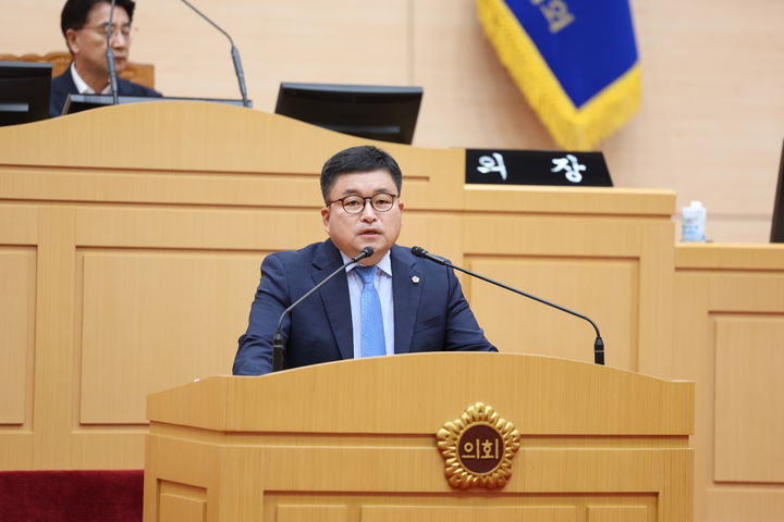 [무안=뉴시스] 10일 열린 전남도의회 제392회 임시회 제1차 본회의에서 5분 발언하는 모정환 의원. (사진 제공 = 전남도의회). 2025.07.10. photo@newsis.com *재판매 및 DB 금지