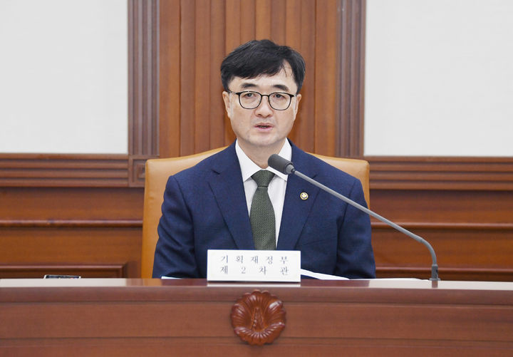 [서울=뉴시스] 임기근 기획재정부 2차관은 10일 정부서울청사에서 제19차 관계부처 합동 '재정집행 점검회의'를 열고 상반기 신속집행 실적과 1차 추경 집행 상황을 점검했다. (사진 = 기재부 제공) 2025.07.10.  *재판매 및 DB 금지