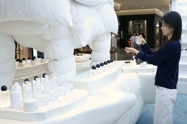 [대구=뉴시스] 대구 신세계백화점은 니치 향수 브랜드 바이레도(BYREDO) '블랑쉬 팝업스토어'를 진행한다. (사진 = 대구 신세계백화점 제공) 2025.07.10. photo@newsis.com *재판매 및 DB 금지