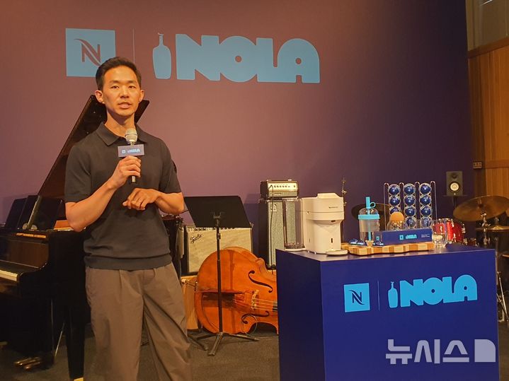 [서울=뉴시스] 변해정 기자 = 라이언 서 블루보틀 커피 코리아 대표는 10일 서울 성수동 카인드서울에서 열린 '놀라 스타일 블렌드'(NOLA STYLE BLEND) 출시를 기념하는 미디어 행사에서 인사말을 하고 있다. (사진= 뉴시스 DB) photo@newsis.com 