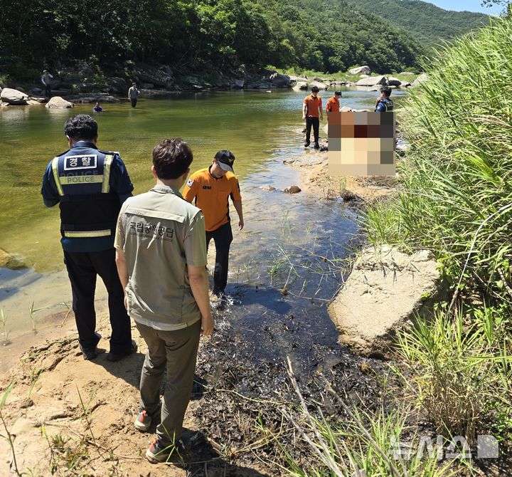 [괴산=뉴시스] 10일 충북 괴산군의 한 계곡에서 70대 남성이 물에 빠져 심정지 상태로 병원으로 이송됐다. (사진= 괴산소방서 제공) 2025.07.10. photo@newsis.com *재판매 및 DB 금지
