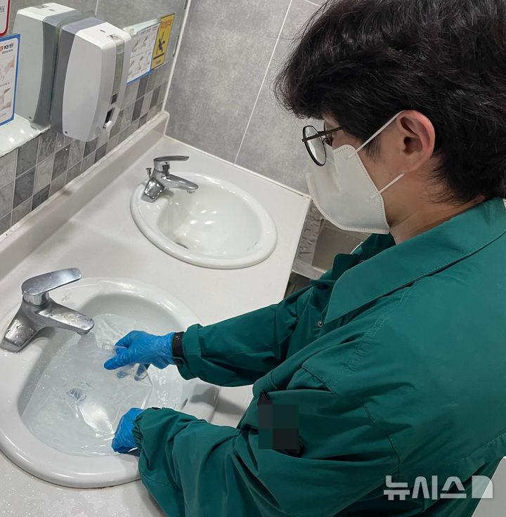 [광주=뉴시스] 광주시 세계양궁대회 경기장, 숙박시설 레지오넬라균 환경검사. (사진=광주시청 제공). photo@newsis.com *재판매 및 DB 금지