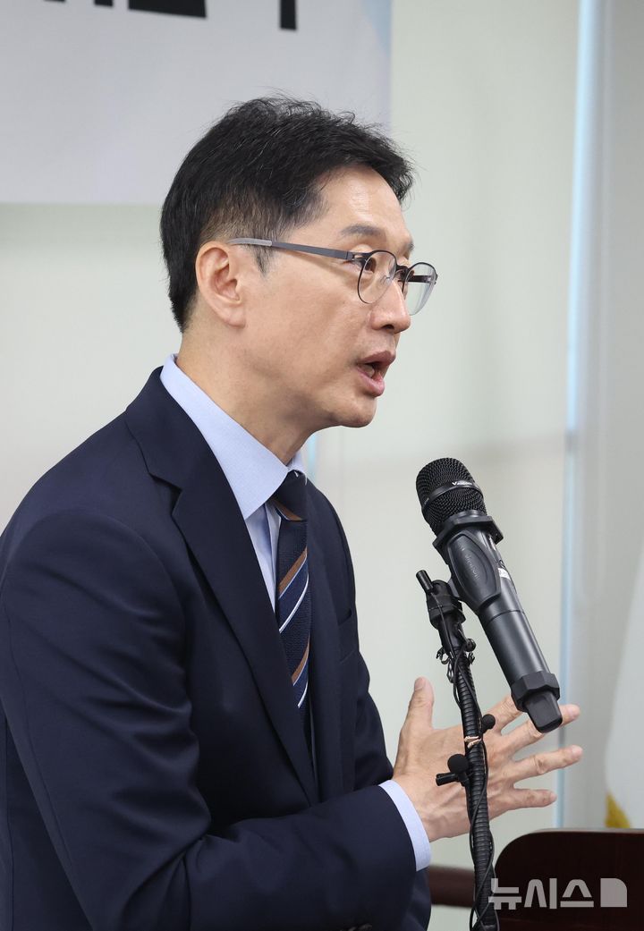 [세종=뉴시스] 강종민 기자 = 김경수 대통령 직속 지방시대위원회 위원장이 10일 세종시 어진동 지방시대위원회에서 열린 취임식에서 취임사를 하고 있다. 2025.07.10. ppkjm@newsis.com
