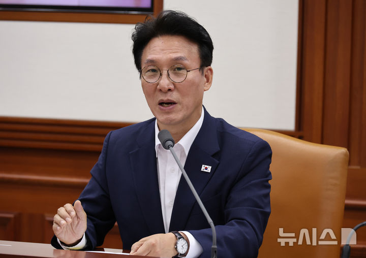 [서울=뉴시스] 김명원 기자 = 김민석 국무총리가 10일 오전 서울 종로구 정부서울청사에서 열린 국정현안관계장관회의에 참석해 발언하고 있다. 2025.07.10. kmx1105@newsis.com