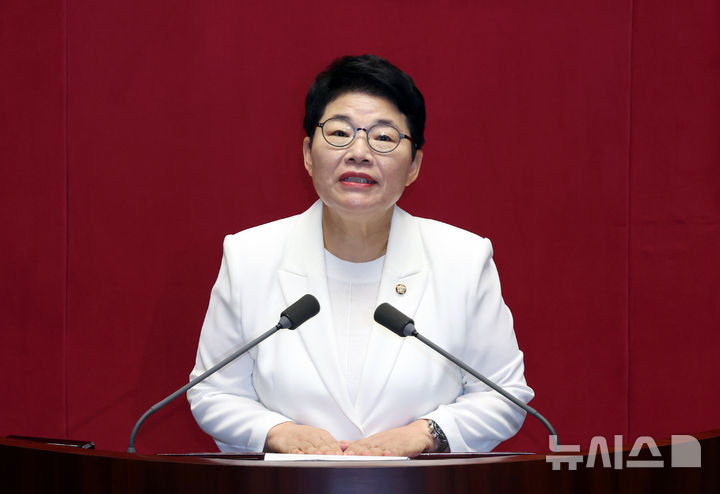 [서울=뉴시스] 고승민 기자 = 국회 기획재정위원장으로 선출된 임이자 국민의힘 의원이 10일 서울 여의도 국회에서 열린 제427회국회(임시회) 제1차 본회의에서 당선인사를 하고 있다. 2025.07.10. kkssmm99@newsis.com