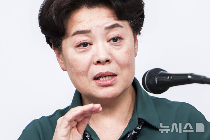 [서울=뉴시스] 김명년 기자 = 윤희숙 국민의힘 혁신위원장이 10일 오후 서울 여의도 국민의힘 중앙당사에서 열린 혁신위 1차 회의 결과 브리핑을 하고 있다. 2025.07.10. kmn@newsis.com