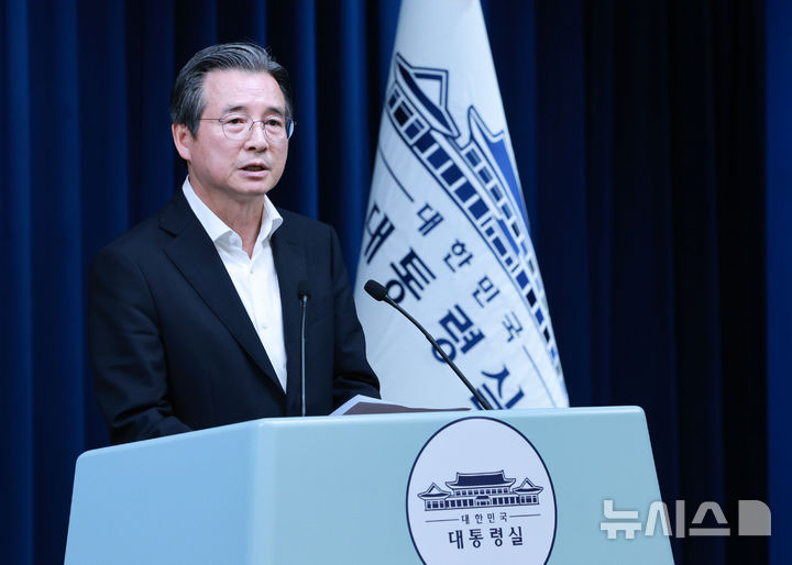 [서울=뉴시스] 고범준 기자 = 김용범 정책실장이 10일 서울 용산 대통령실 청사에서 RE100 산단 관련 브리핑을 하고 있다. 2025.07.10. bjko@newsis.com