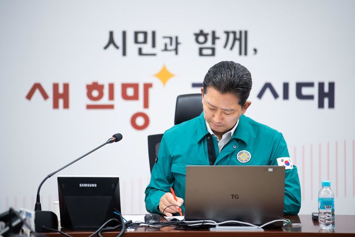 [구미=뉴시스] 대통령 주재 치안점검 회의에 참석한 김장호 시장. (사진=구미시 제공) 2025.07.11 photo@newsis.com *재판매 및 DB 금지