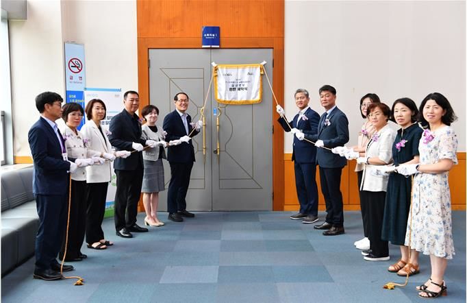 [부산=뉴시스] 부산시는 지난 10일 시청 소회의실에서 '2025 인구주택총조사 및 농림어업총조사' 실시본부 출범을 알리는 현판 제막식을 개최했다고 11일 밝혔다. (사진=부산시 제공) 2025.07.11. photo@newsis.com *재판매 및 DB 금지