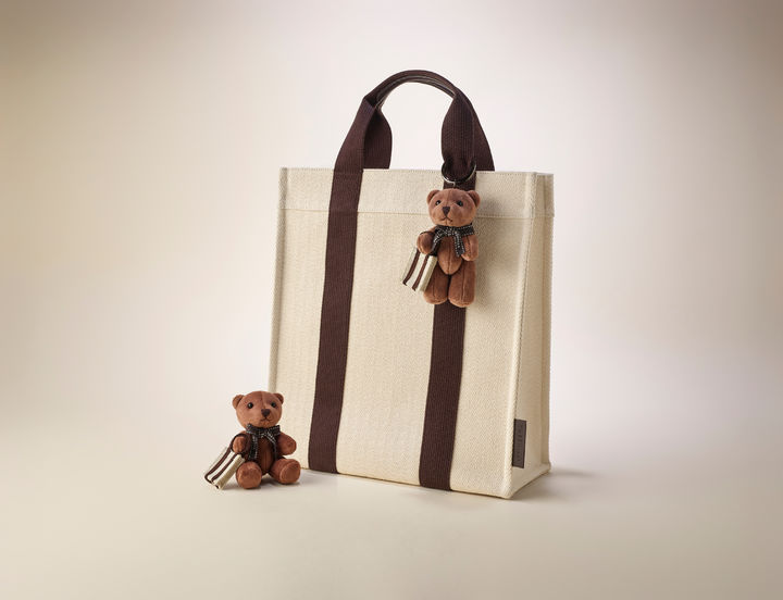 [서울=뉴시스] 서울신라호텔 자체브랜드(PB) 상품 '에코백' 출시.(사진=서울신라호텔 제공) *재판매 및 DB 금지