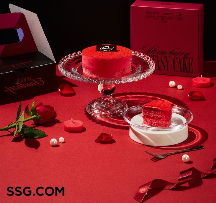 [서울=뉴시스]SSG닷컴(쓱닷컴)은 인기 보이그룹 '에이티즈(ATEEZ)'의 신규 앨범과 출시를 기념하는 한정판 케이크·포토카드로 구성된 세트를 판매한다고 11일 밝혔다.(사진=SSG닷컴 제공) *재판매 및 DB 금지