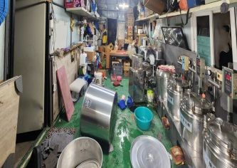 [인천=뉴시스] 10일 오후 오후 8시17분께 인천 강화군 비닐하우스에서 폭발사고가 발생한 모습. (사진=인천소방본부 제공) 2025.07.11. photo@newsis.com *재판매 및 DB 금지