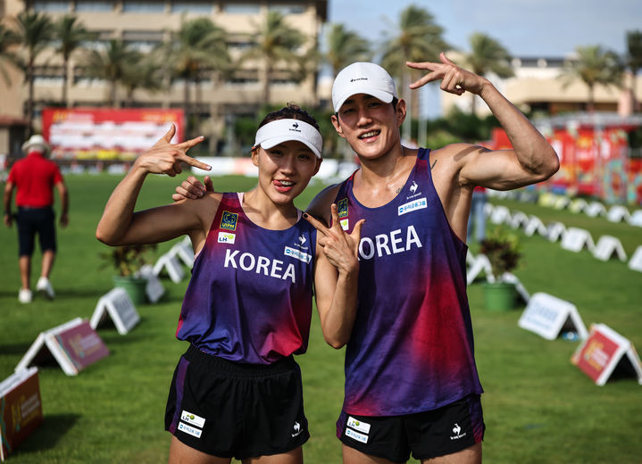 [서울=뉴시스] 근대5종 성승민-서창완, 2025 국제근대5종연맹(UIPM) 계주세계선수권대회 시니어 혼성 계주 동메달 획득. (사진=대한근대5종연맹 제공)