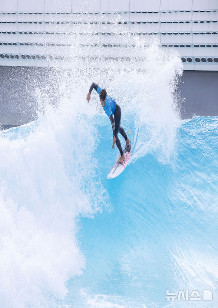 [시흥=뉴시스] 거북섬 웨이브파크 서핑 현장. (사진=뉴시스 DB).photo@newsis.com