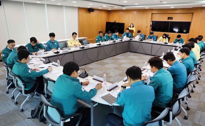[세종=뉴시스] 이르게 찾아온 폭염으로 가축 폐사 피해가 급증하자 농림축산식품부가 관계기관과 함께 '폭염 대응 가축 피해 최소화 TF'를 구성해 체계적인 대응에 나선다. (사진 = 농식품부 제공) 2025.07.11. *재판매 및 DB 금지