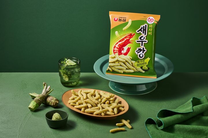 [서울=뉴시스] 농심이 신제품 와사비새우깡을 출시했다. (사진=농심 제공) *재판매 및 DB 금지