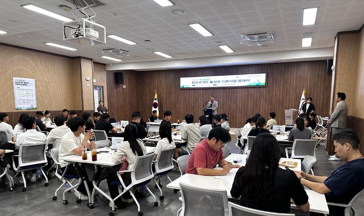 [세종=뉴시스] 농림수산식품교육문화정보원(농정원) 지난 10일 세종 본원 대강당에서 '청년농업인 팀 프로젝트' 발대식을 열었다고 11일 밝혔다. (사진=농정원 제공) 2025.07.11. photo@newsis.com *재판매 및 DB 금지