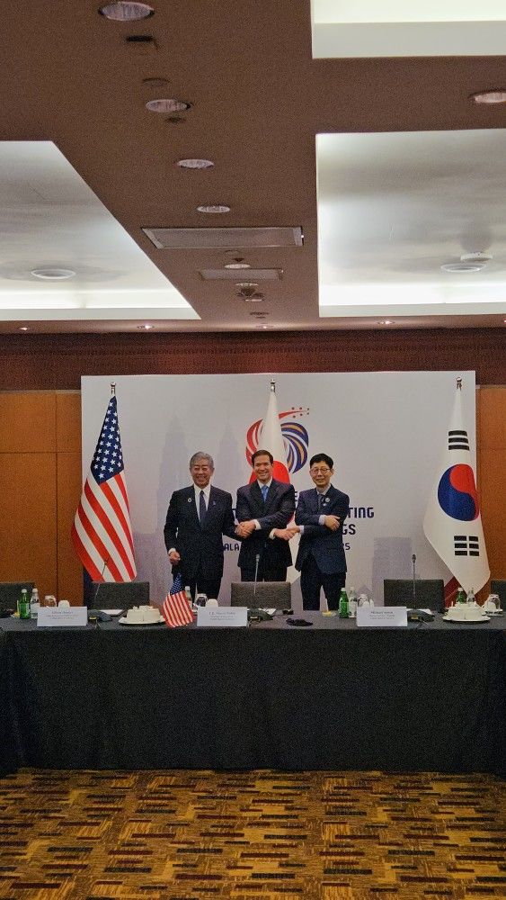[쿠알라룸푸르=뉴시스]외교부 공동취재단=한미일 3국은 11일 말레이시아 쿠알라룸푸르 컨벤션센터에서 박윤주 외교부 1차관, 마코 루비오 미국 국무장관, 이와야 다케시 일본 외무상이 참석한 가운데 한미일 외교장관 회의를 가졌다. 2025.07.11 pjh@newsis.com  *재판매 및 DB 금지