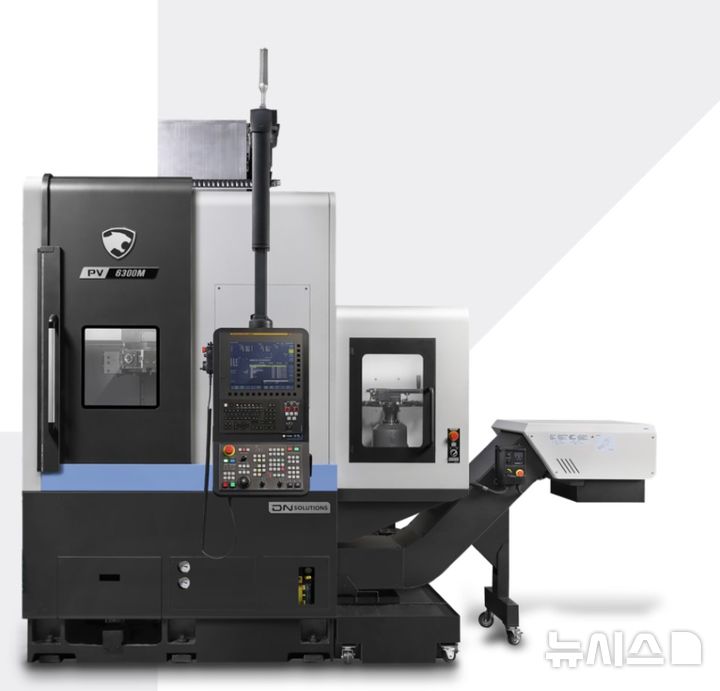 [창원=뉴시스]공작기계 전문 ㈜DN솔루션즈가 출시한 수직형 터닝센터 신기종 'PV 6300M'.(사진=DN솔루션즈 제공) 2025.07.11. photo@newsis.com