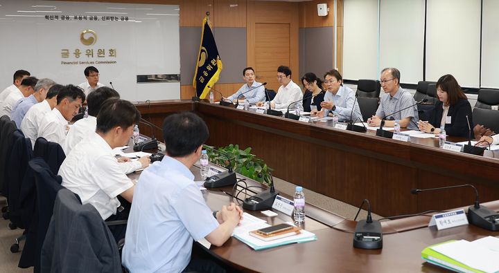 금융위원회는 11일 권대영 사무처장 주재로 정부서울청사에서 장기 연체채권 채무조정 프로그램 점검을 위한 전문가 간담회를 개최했다. (사진=금융위원회 제공) photo@newsis.com *재판매 및 DB 금지