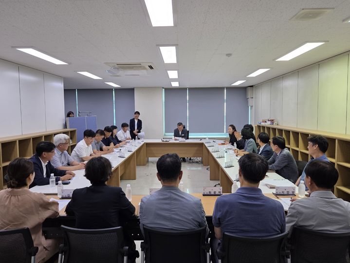 [아산=뉴시스] 소비쿠폰 지급 관련 아산시 읍면동장 회의 모습.(사진=아산시 제공).2025.07.11.photo@newsis.com. *재판매 및 DB 금지