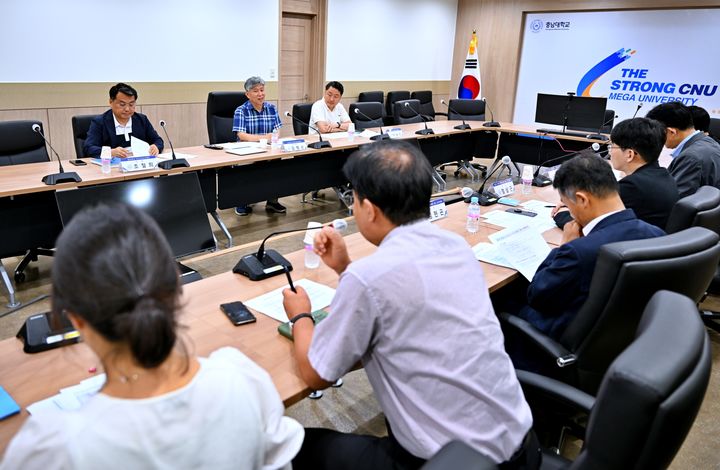 [대전=뉴시스] 충남대 인공지능혁신위원회 제 2 차 회의 모습. (사진=충남대 제공) *재판매 및 DB 금지