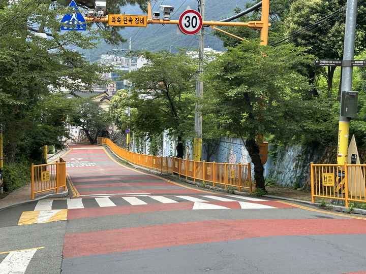 [창원=뉴시스] 강경국 기자 = 경남 창원시내 어린이 보호구역. (사진=창원시청 제공). 2025.07.11. photo@newsis.com *재판매 및 DB 금지