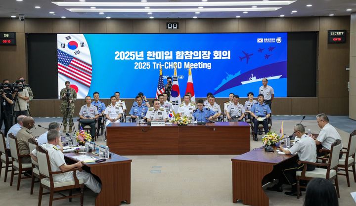 [서울=뉴시스] 김명수 합참의장이 11일 서울 용산구 합참에서 열린 '한미일 합참의장 회의'에서 발언하고 있다. (사진=합참 제공) 2025.07.11. photo@newsis.com *재판매 및 DB 금지