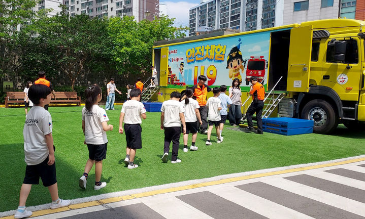 [광주=뉴시스] 광주시소방안전본부, 초등 대상 화재 안전 교육. (사진=광주시소방안전본부 제공). photo@newsis.com *재판매 및 DB 금지