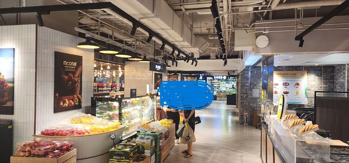 [창원=뉴시스]신세계백화점 마산점 내 식품 매장.(사진=독자 제공) 2025.07.12.photo@newsis.com *재판매 및 DB 금지