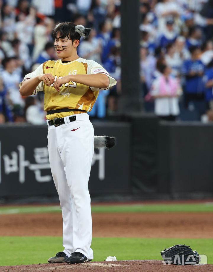 엑소로 변신한 LG 김영우 "음원이 잘못 나와…큰일 났다 싶었다"