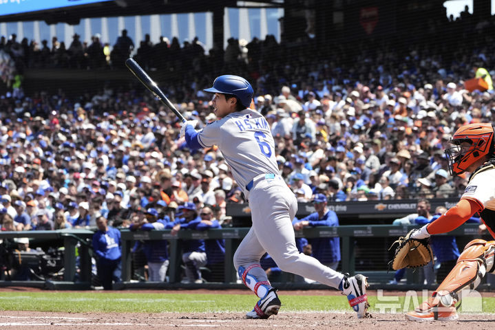 [샌프란시스코=AP/뉴시스] LA 다저스의 김혜성이 지난 12일(현지 시간) 미 캘리포니아주 샌프란시스코 오라클 파크에서 열린 2025 메이저리그(MLB) 샌프란시스코 자이언츠와의 경기에서 6회초 1타점 안타를 치고 있다. 2025.07.13.