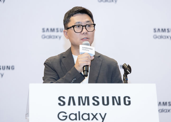 [뉴욕=뉴시스] 삼성전자가 지난 9일(현지 시간) 미국 뉴욕에서 갤럭시 언팩 2025 개최 직후 갤럭시 인공지능(AI) 비전을 설명하는 멀티모달 AI 브리핑을 진행했다. 사진은 박지선 삼성전자 MX사업부 랭귀지(Language) AI팀 부사장이 멀티모달 AI에 대해 설명하는 모습. (사진=삼성전자 제공) 2025.07.13 photo@newsis.com *재판매 및 DB 금지