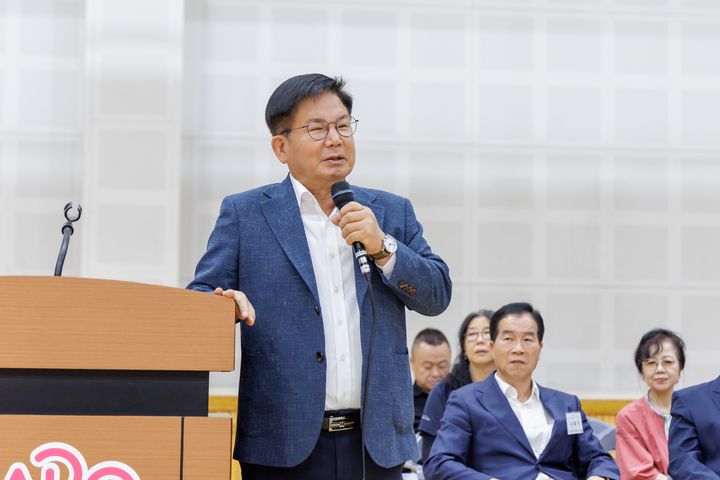 [서울=뉴시스] 박강수 마포구청장이 2025년 7월 12일 열린 제6회 마포구 장애인생활체육대회 축사를 하고 있다. 2025.07.13. (사진=마포구 제공) *재판매 및 DB 금지