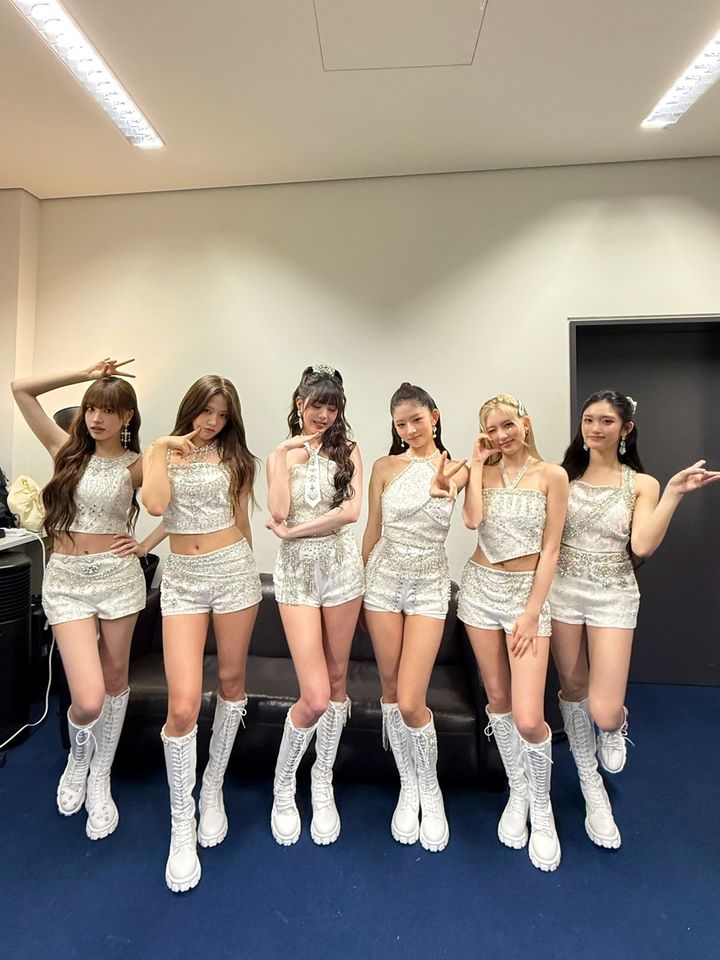 [서울=뉴시스] 그룹 '아이브'가 지난 12일(현지시간) 독일 대형 음악 축제 '롤라팔루자 베를린'에서 약 55분간 전곡 밴드 라이브 구성의 무대를 펼쳤다. (사진=스타쉽엔터테인먼트 제공) 2025.07.13. photo@newsis.com *재판매 및 DB 금지