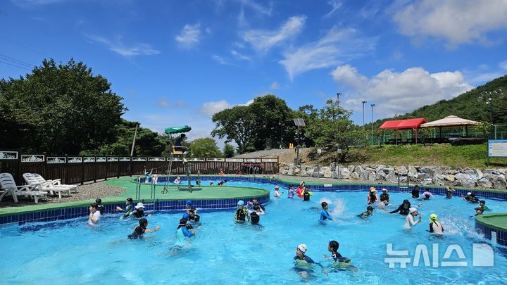[군포=뉴시스] 군포시청소년재단이 충남 청양군의 물놀이장을 오는 18일부터 개장한다.(사진=군포시 제공).2025.07.13. photo@newsis.com