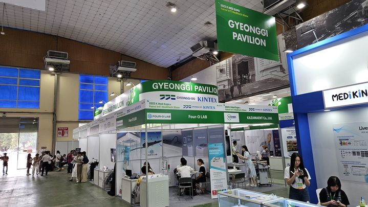 [수원=뉴시스] 베트남 하노이에서 열린 '2025 베트남 K 의료기기 전시회(K Med Expo)' 경기도관. (사진=경기도 제공) 2025.07.14. photo@newsis.com *재판매 및 DB 금지