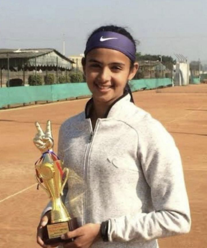 [서울=뉴시스] 13일(현지시간) 인도 NDTV, 더힌두에 따르면 라디카 야다브(25)는 지난 10일 오전 10시30분께 인도 뉴델리 남족 구루그람 자택에서 아버지 디박 야다브(49)가 쏜 총에 맞아 숨졌다. (사진=더힌두 갈무리) 2025.07.14 *재판매 및 DB 금지