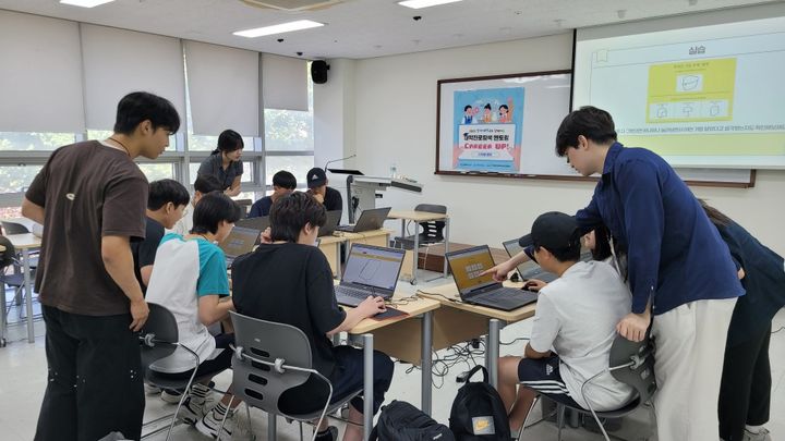 [인천=뉴시스] 인하대는 최근 서구청과 함께 2025년 대학진로탐색 멘토링 ‘Career UP!’ 프로그램을 진행했다. (사진=인하대 제공) 2025.07.14. photo@newsis.com *재판매 및 DB 금지