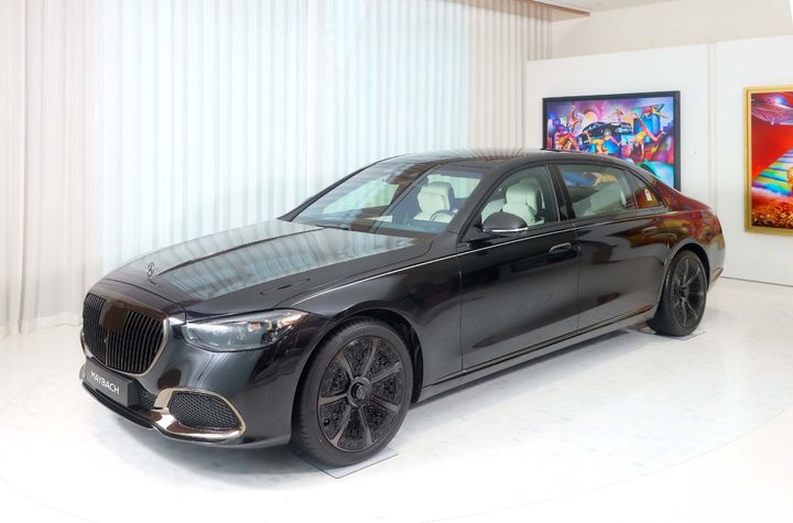 [서울=뉴시스] 메르세데스-벤츠(벤츠)의 최상위 브랜드 메르세데스-마이바흐가 다시 주목받고 있다. 한동안 주춤했던 판매 흐름이 반등하며 고급차 시장에서 존재감을 되찾는 분위기다. 사진은 메르세데스-마이바흐 S-클래스 실버 라이닝. (사진=메르세데스-벤츠 코리아 제공) photo@newsis.com *재판매 및 DB 금지