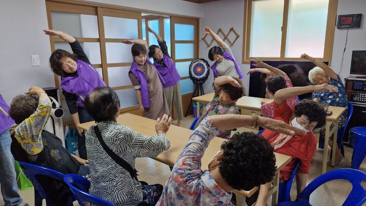 [산청=뉴시스] 산청군자원봉사센터, 산불피해주민대상 봉사활동 실시 (사진=산청군 제공) 2025. 07. 14. photo@newsis.com *재판매 및 DB 금지